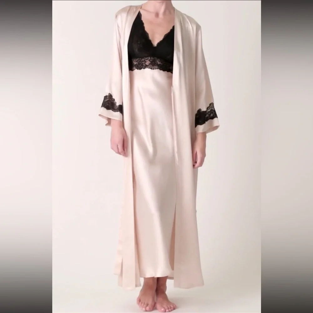 100% Silk Robe - Picture 2 of 15